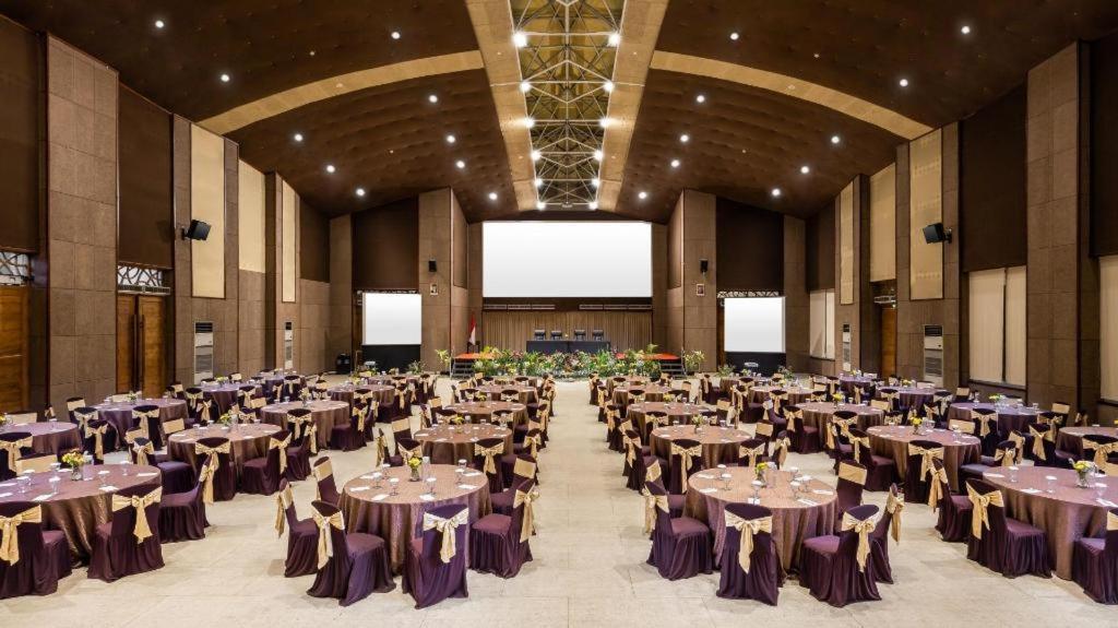 The Wujil Resort & Conventions Semarang Exterior foto